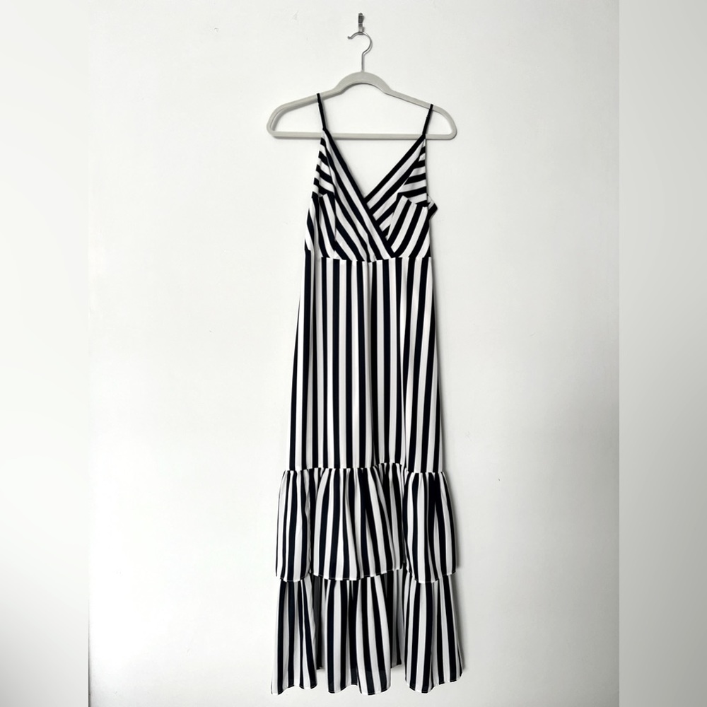white and navy, worn twice, banana republic, spaghetti strap, flowy